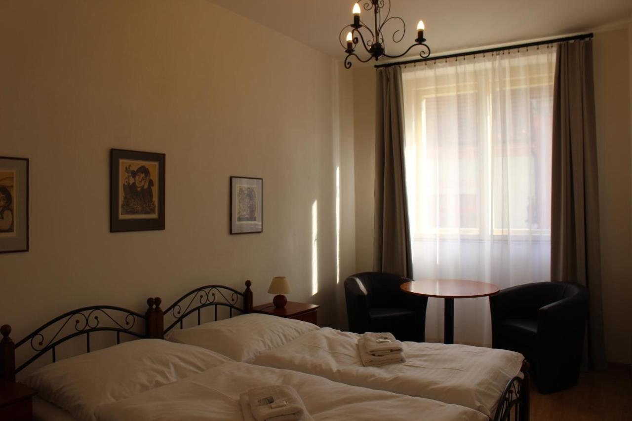 Hotel Cerny Kun Louny Exterior foto